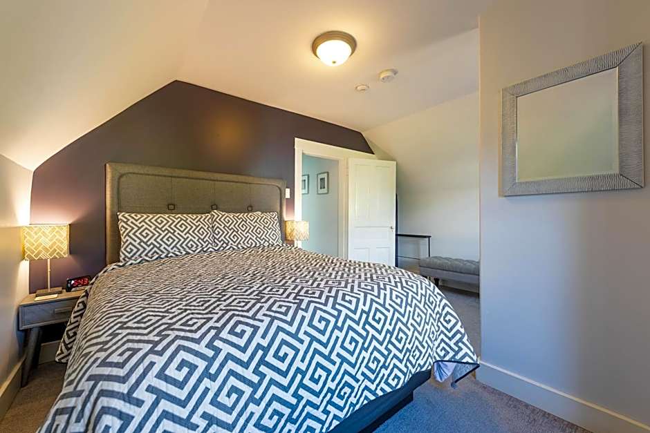 2 Bedroom Apartment — 10 fotoğraftan 1. fotoğraf