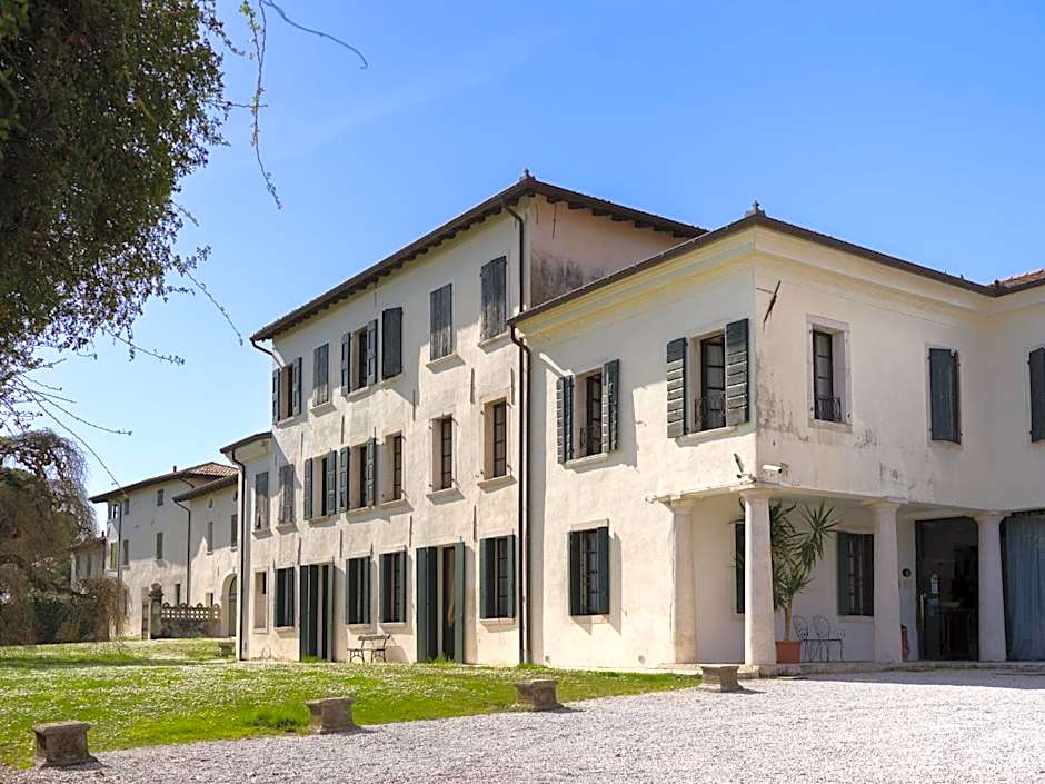Hotel Villa Policreti