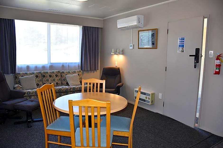Zdjęcie 1 z 6 — 2 Bedroom Suite