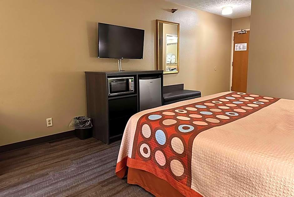 Super 8 by Wyndham Bellefontaine