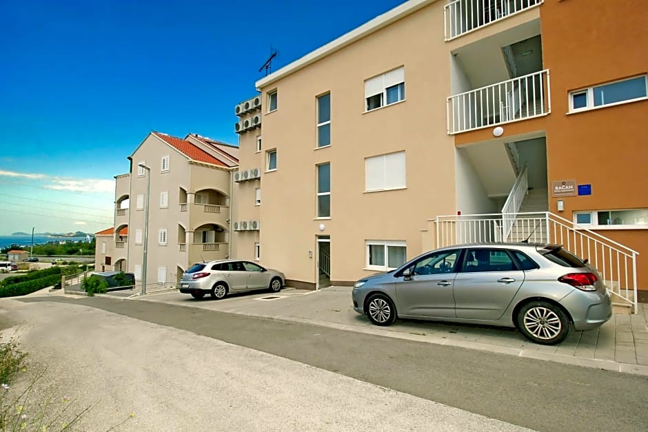 Bacan Family Apartments