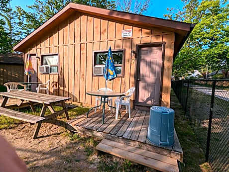 Tiny Wood Cottage 17