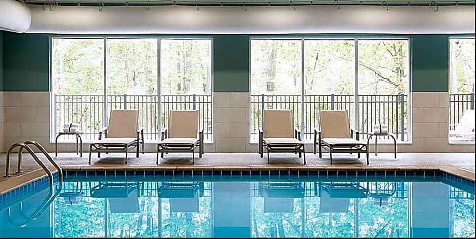 Holiday Inn Express and Suites Carlisle Southwest I-81 By IHG