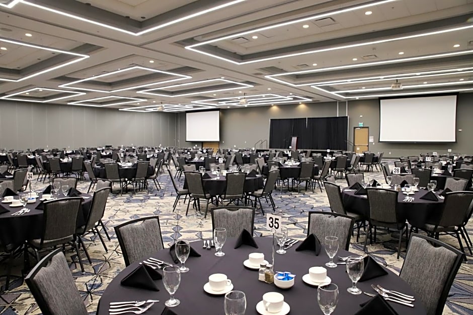 Holiday Inn & Suites Cedar Falls-Waterloo Event Ctr By IHG