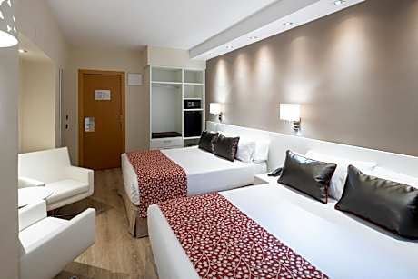 Family Room (2 Adults + 2 Children)