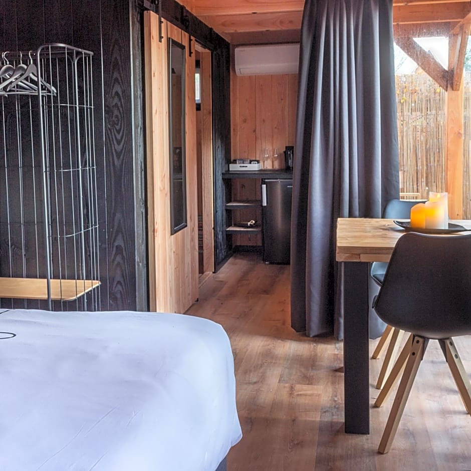 Casa aan de Plas, B&B met sauna en hottub of jacuzzi