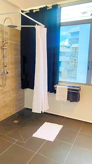 Urban Zen Appart Spacieux studio atypique avec bain a remous proche de tout