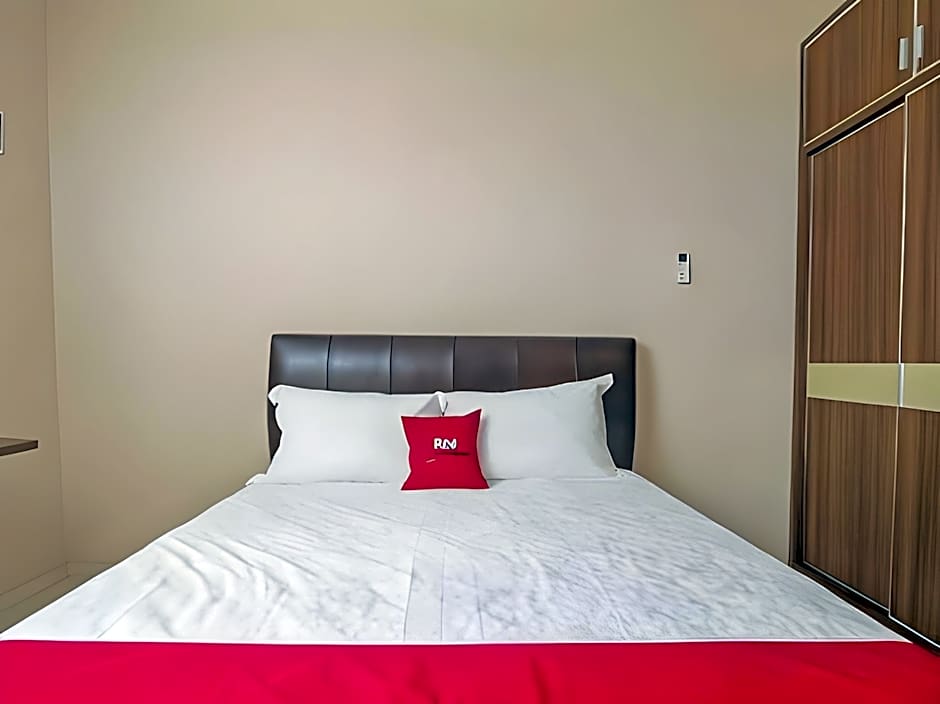 RedDoorz Syariah near Mercu Buana University