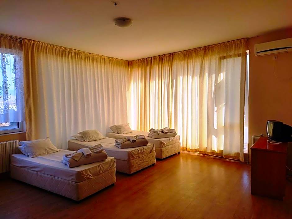 Hotel Seasons 2 – Sunny Beach, WY