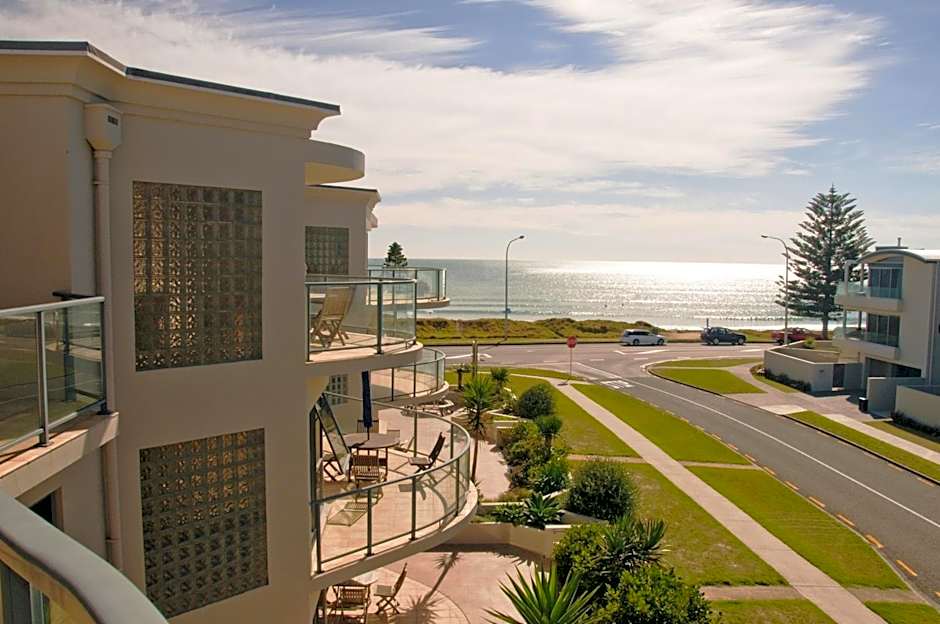 The Reef Beachfront Apartments