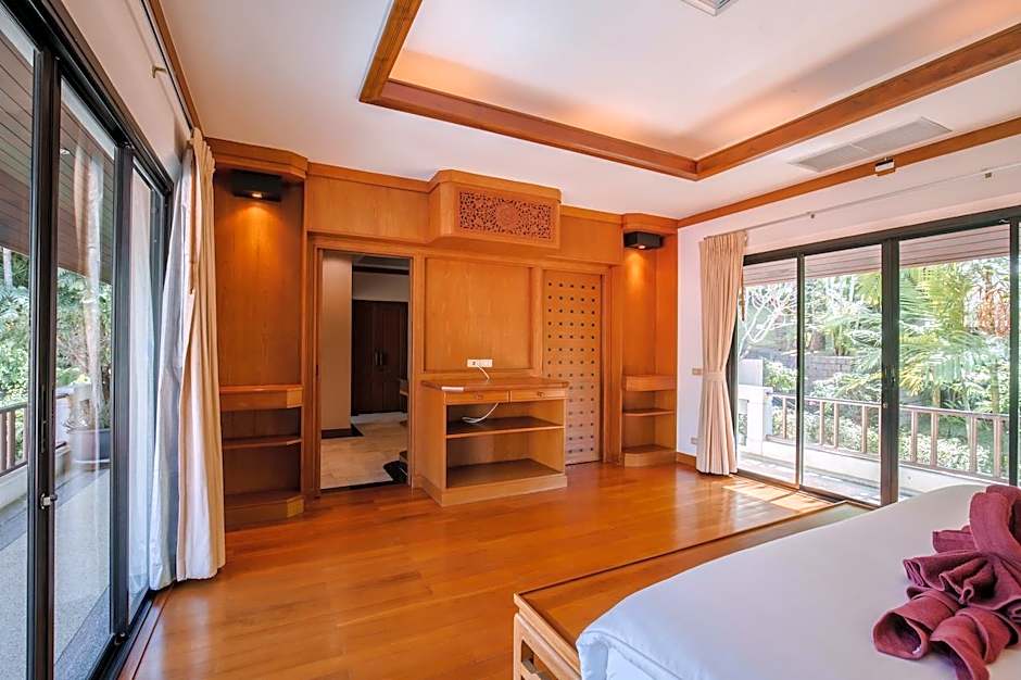 Solas Pool Villa Grand Villa With Private Pool