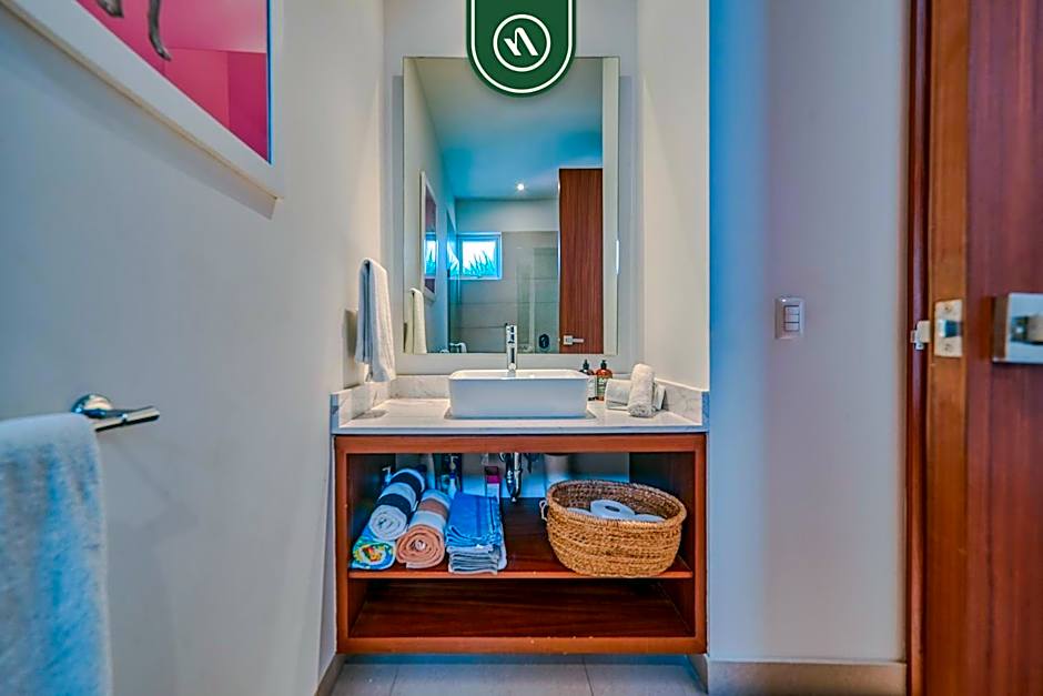 2BR Condo with Rooftop Pool - Private Terrace