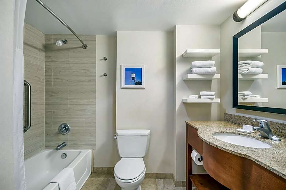 Hampton Inn By Hilton & Suites Tulare