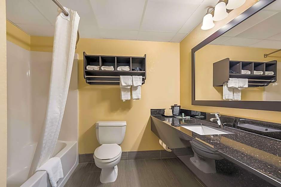 Best Western Bradbury Inn & Suites