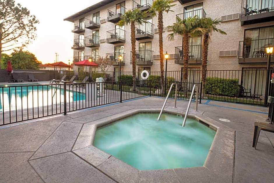 Oxnard Inn Lancaster