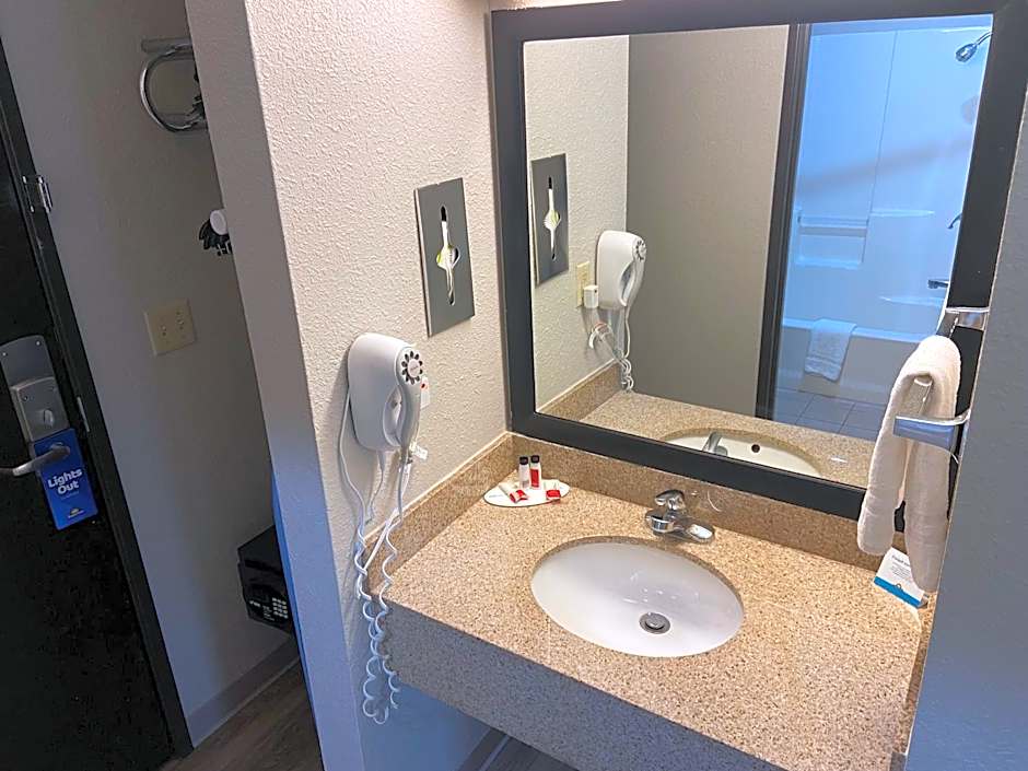 Days Inn by Wyndham Carthage