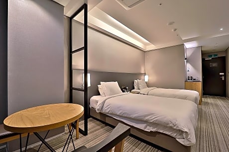 Deluxe Twin Room with City View