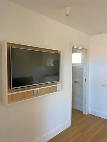 2 bedrooms 2 adults + 3 children