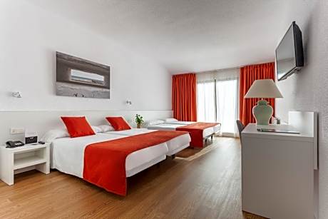 Double Room with 2 Extra Beds (2 Adults + 2 Children)