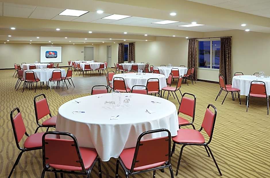 Pomeroy Inn and Suites Vermilion