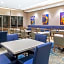 La Quinta Inn & Suites by Wyndham Kansas City Beacon Hill