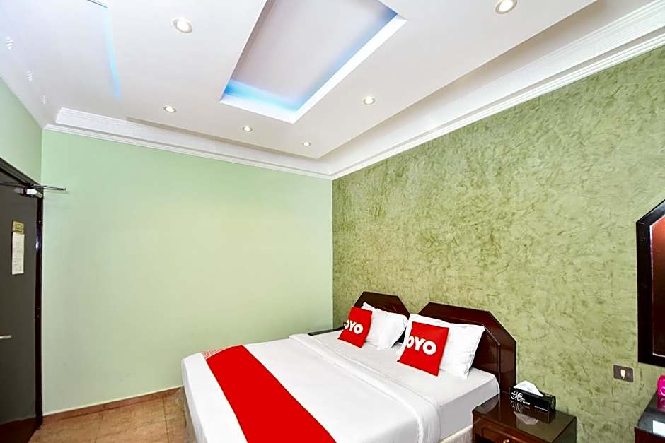 OYO 137 Marina Hotel
