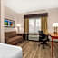 La Quinta Inn & Suites by Wyndham Midwest City - Tinker AFB