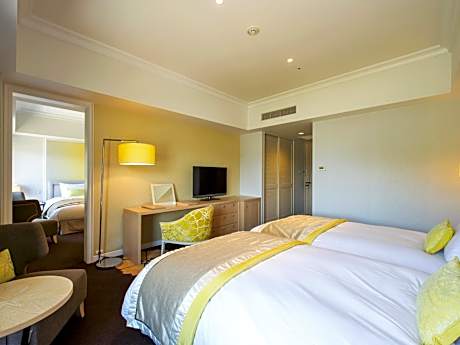 Premium Quadruple Room with Station View