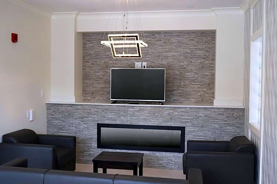 Days Inn by Wyndham 100 Mile House