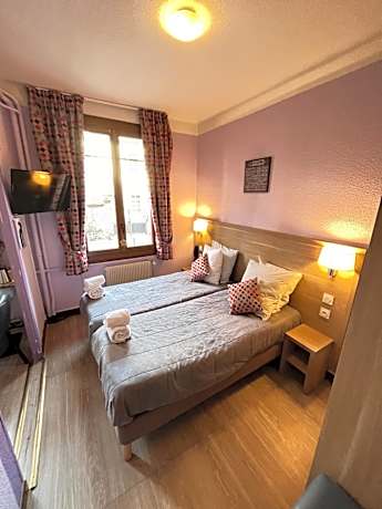 Twin Room with City View