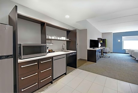 1 King Bed Studio Suite Nonsmoking