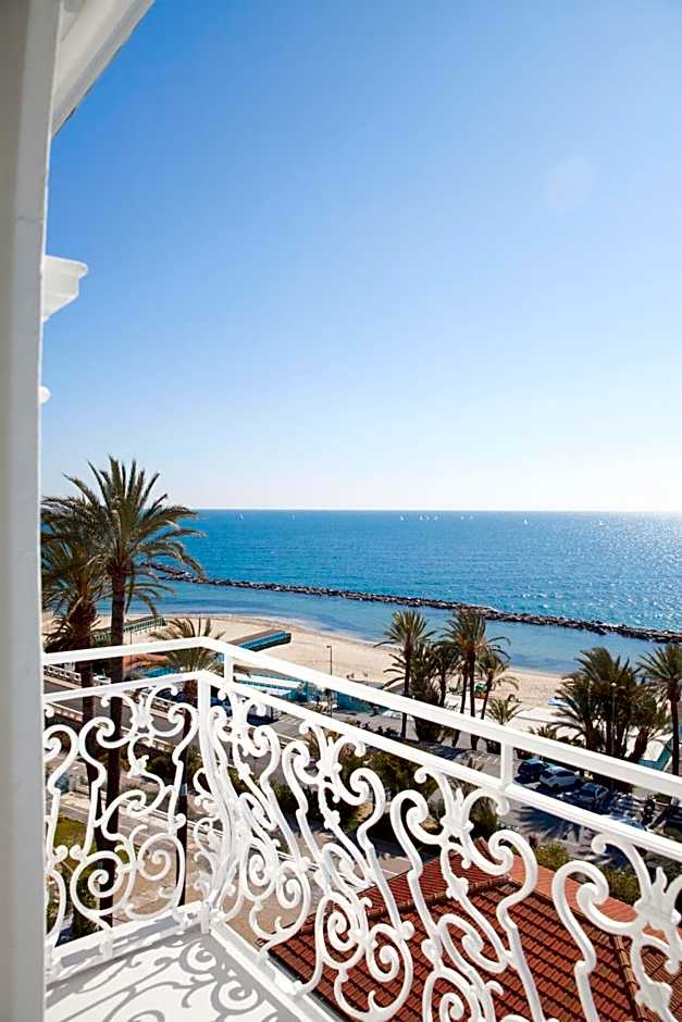 Photo 1 of 2 of Junior Riviera Suite, Sea View, Balcony