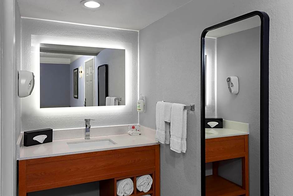 La Quinta Inn & Suites by Wyndham Champaign