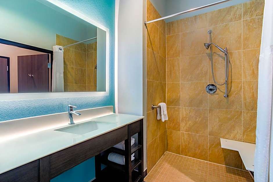 La Quinta Inn & Suites by Wyndham Northlake Ft. Worth