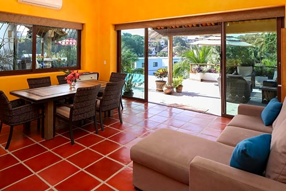 Villa Kiwi. Huge Pool, Steps To Town n Beach. 6 plus BRM 7.5 BTH 3 KCN