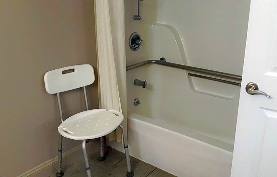 Super 8 by Wyndham Chiswell/Max Meadows Area