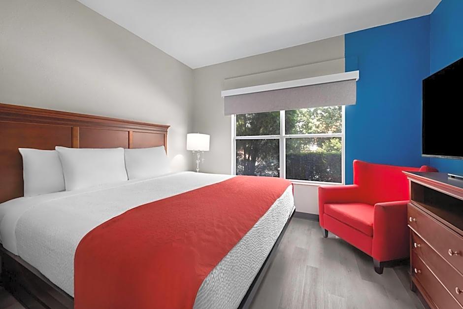 Baymont Inn & Suites by Wyndham Morrow/Atlanta I-75 South