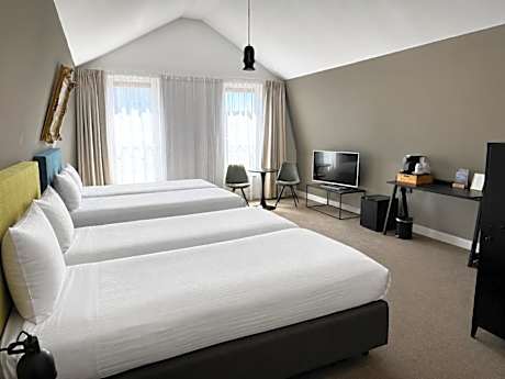 Deluxe Quadruple Room annex