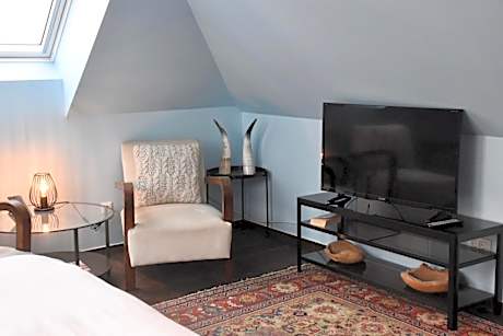 Penthouse with Lake View