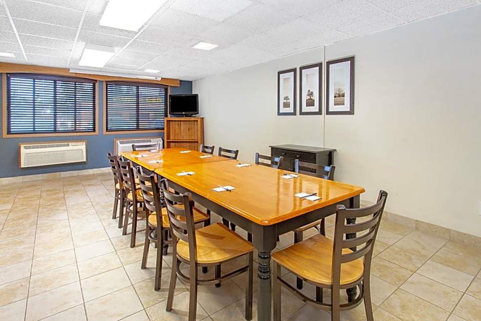 AmericInn by Wyndham Calumet