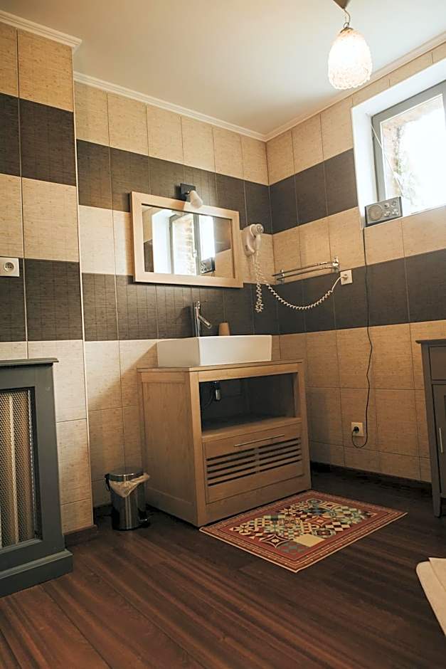 LOGIS HÔTEL-RESTAURANT - Le Moulin d'Artres