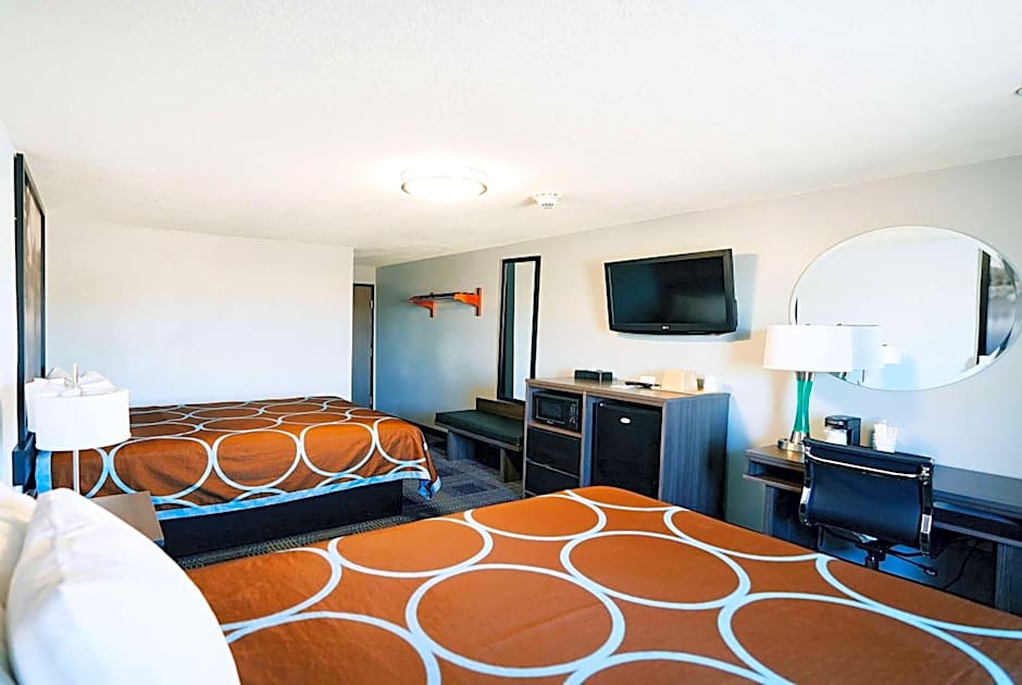 Super 8 by Wyndham Pueblo