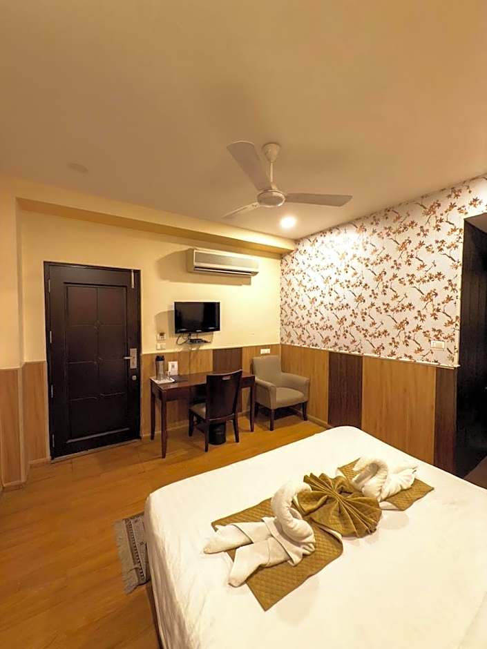 Royal Palm - Hotel Near Udaipur Railway Station