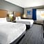 La Quinta Inn & Suites by Wyndham Mercedes Outlet Mall