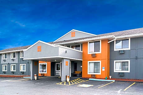 Super 8 by Wyndham Rochester Mayo Clinic Area