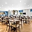 Home Inn & Suites Regina Airport