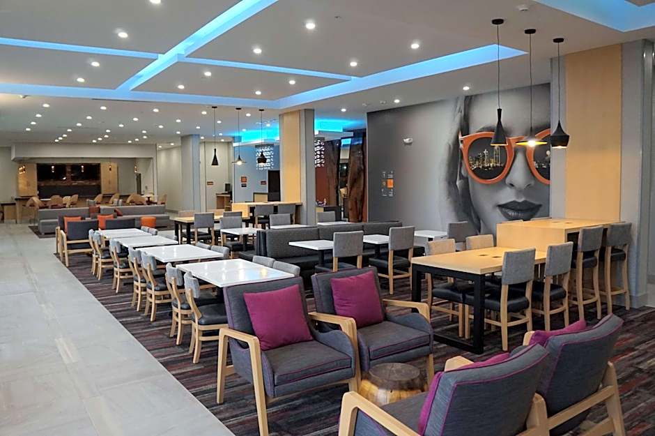 La Quinta Inn & Suites by Wyndham Lewisville