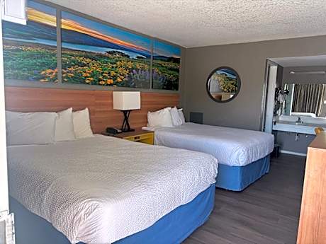 Studio Suite with 2 Queen Beds, Disability Access , Non-Smoking