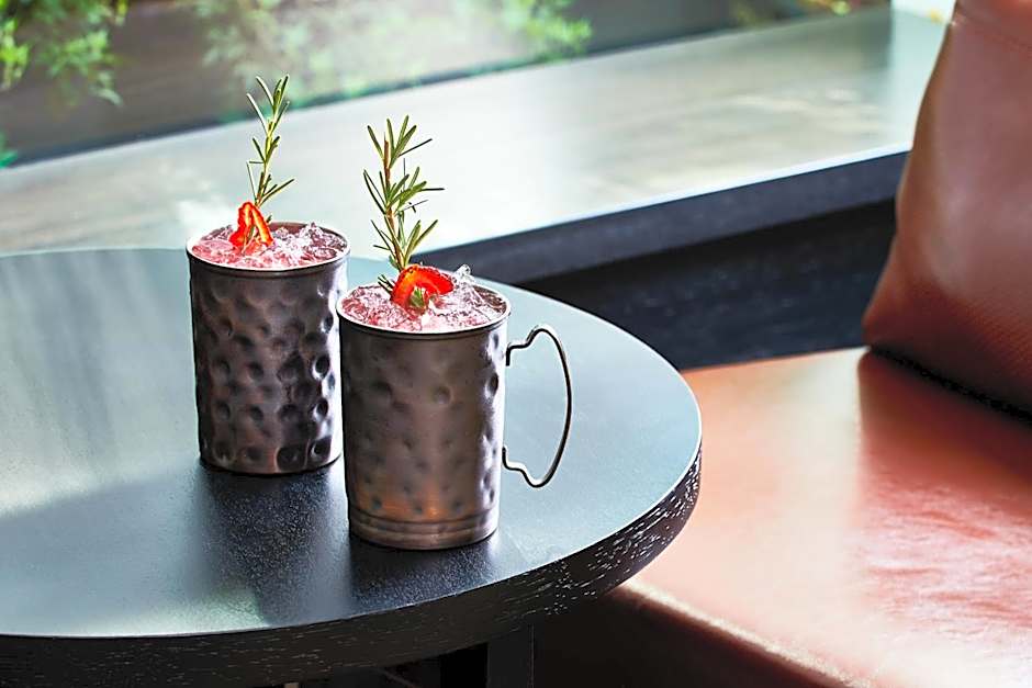 AC Hotel Santiago Cenco Costanera