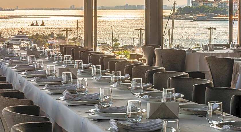 Wyndham Grand Istanbul Kalamis Marina Hotel